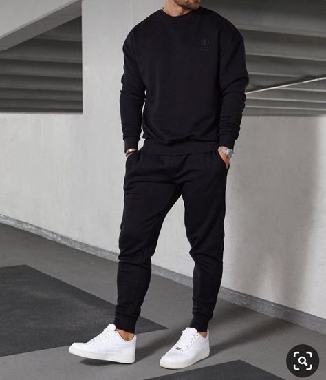 Slim Fit Outfits For Men, Men Gym Fits, Gym Look Men, Black Sweatshirt Outfit Men, Tracksuit Outfit Mens, Men Tracksuit Outfit, Crew Neck Sweatshirt Outfit, Gym Fits Men, Outfit Hombre Casual