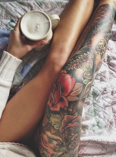 30 Insanely Hot Leg Sleeve Tattoos. I love this one leg done and the other one "naked" Full Leg Tattoos, Tattoos Geometric, Leg Tattoos Women, Leg Sleeve Tattoo, Full Sleeve Tattoos, Leg Sleeve, 1 Tattoo, Leg Sleeves, Fake Tattoos