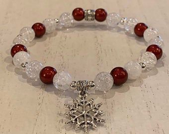 Holiday Beaded Jewelry, Stretch Beaded Bracelets Diy, Christmas Jewelry Diy, Crackle Quartz, Sparkling Christmas, Holiday Bracelets, Bracelets Etsy, Diy Bracelet Designs, Beads Bracelet Design