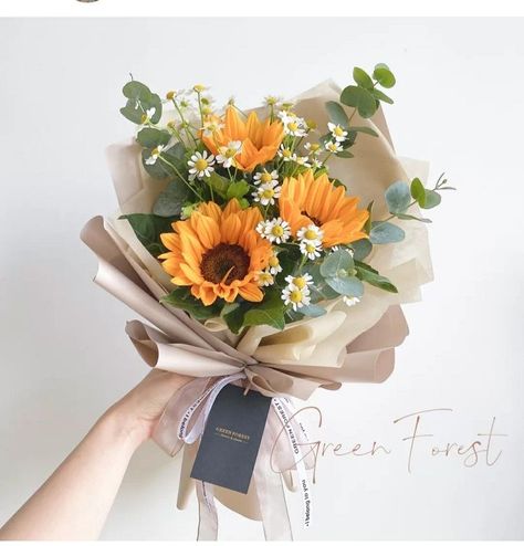 Sunflower Bouquet Gift, Flower Shop Decor, Graduation Flowers, Diy Bouquet Wrap, Flower Bouquet Diy, Creative Flower Arrangements, Boquette Flowers, Flower Business, Flower Arrangements Simple