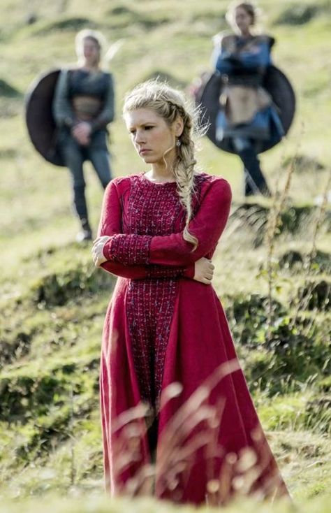 Femmey Viking Inspo - Imgur Vikings Actors, Kathryn Winnick, Katheryn Winnick Vikings, Viking Fashion, Lagertha Vikings, Lagertha Hair, Vikings Lagertha, Costume Viking, Vikings Tv Series