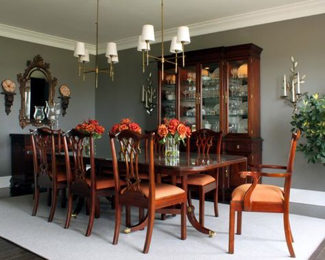 Tiny Dining Rooms, Mahogany Dining Table, Traditional Dining Rooms, Small Apartment Interior, Mahogany Furniture, Outdoor Wood Furniture, Traditional Contemporary, Traditional Dining, Traditional Dining Room