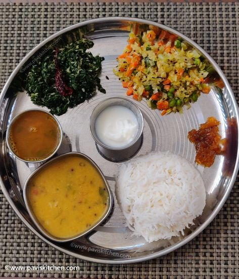 Lunch Thali Indian, Veg Thali Indian Simple, South Indian Lunch Menu Ideas, South Indian Thali Vegetarian, Indian Thali Vegetarian, South Indian Lunch Recipes, South Indian Meals, South Indian Lunch, Lunch Menu Ideas