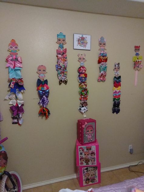 LOL Surprise Dolls bow holders Lol Surprise Dolls Bedroom Ideas, Lol Surprise Bedroom Ideas, Lol Bedroom, Doll Room Decor, Diy Hair Bow Holder, Diy Bow Holder, Girls Bedroom Makeover, Lol Doll, Sleepover Birthday Parties