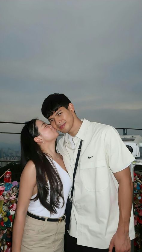 Cj Cansino, Best Photo Poses, Cute Couples Photos, Couples Poses For Pictures, Blackpink Fashion, Poses For Pictures, New Pins, Cute Couple Pictures, Cute Couples Goals