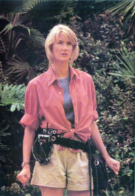 Jurassic Park Family Costume, Dr Ellie Sattler, Jurassic Park Characters, Female Movie Characters, Ellie Sattler, Family Costumes Diy, Jurassic Movies, Movie Character Costumes, Jurrasic Park