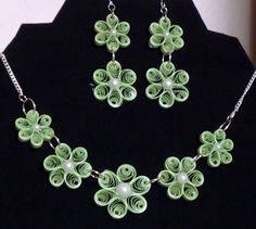 Green Flower Quilling pendant necklace for kids - Quillingpaperdesigns Quilling Necklace, Paper Quilling Earrings, Paper Quilling Jewelry, Desain Quilling, Quilled Jewellery, Quilling Earrings, Quilled Creations, Quilling Tutorial, Paper Bead Jewelry