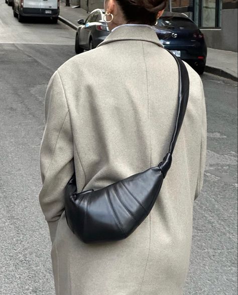 Lemaire Croissant Bag, Bum Bag Outfit, Manifesting 2024, Croissant Bag, Fits Inspiration, Bag Outfit, Leather Sling Bag, Beige Aesthetic, Minimal Style