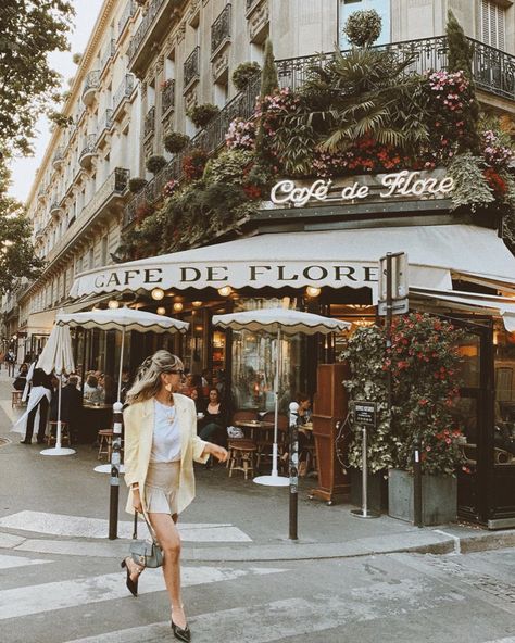 the famous Café de Flore 🌼 Did you know that it is one of the oldest coffeehouses in Paris? It used to be a popular hang out for famous… Posing In Paris, Pictures To Take In Europe, Paris Photo Shoot Ideas, Cafe Flore Paris, Paris Cafe Photoshoot, Photo Shoot In Paris, Pose In Paris, Pictures In Paris Photo Ideas, Photoshoot Ideas Paris