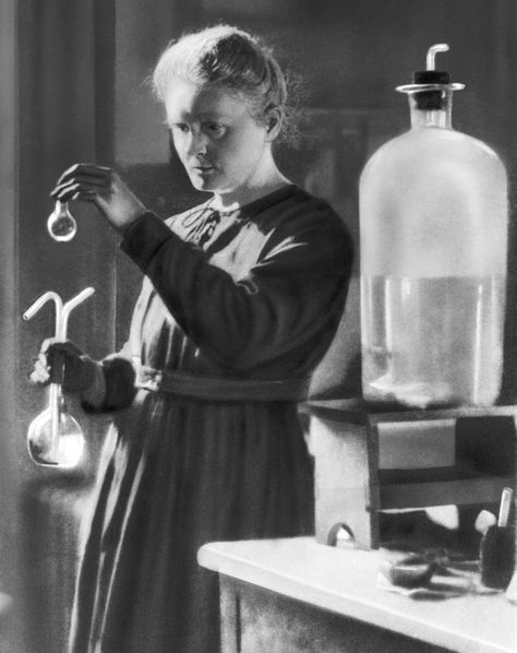 Marie Curie, the first woman to be awarded a Nobel Prize (twice!) | 31 Remarkable Women Who Changed The World Madam Curie, Radium Girls, Margaret Sanger, Women Science, Fearless Women, Margaret Thatcher, Amelia Earhart, Underground Railroad, Harriet Tubman