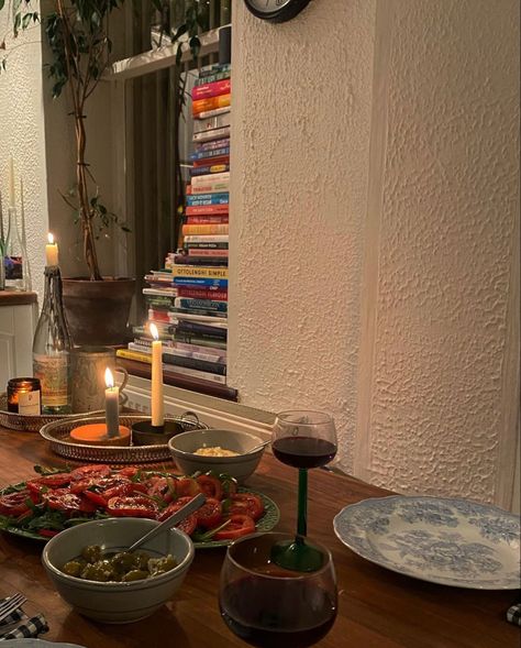 Tablescape, candle lit with a litte wine Date Dinner Aesthetic, Date Night Ideas Fall, Dinner Aesthetic Night, Dinner Charcuterie, Dinner Party Aesthetic, Aesthetic Date Night, Candle Lit Dinner, Charcuterie Food, Dinner Aesthetic