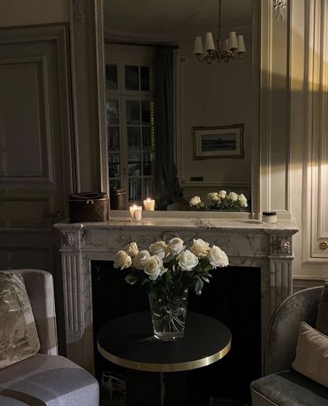 French Apartment Aesthetic, Old Money House, French Apartment, Dream Interior, Home Hall Design, Apartment Aesthetic, Parisian Apartment, Dream Apartment, Dream House Interior