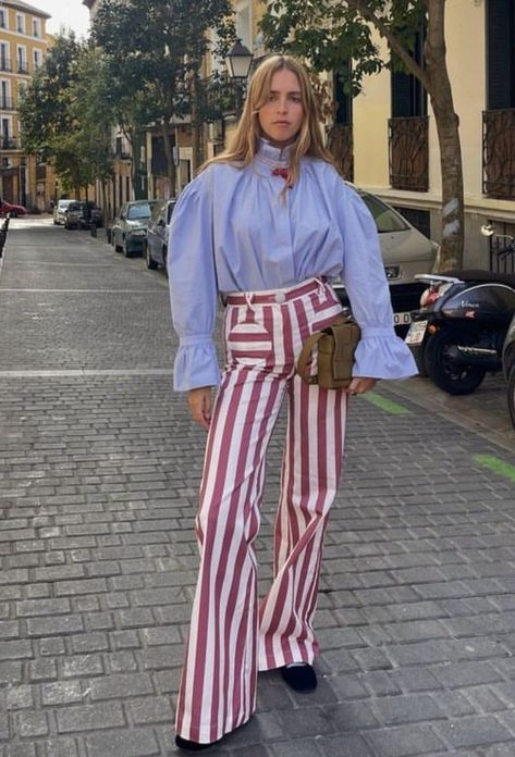 Red Striped Pants, Portuguese Style, Kardashian Outfit, Clothing Outfits, Women's Button Down Shirt, Street Style Trends, Red Pants, Spring Outfits Women, Todays Outfit