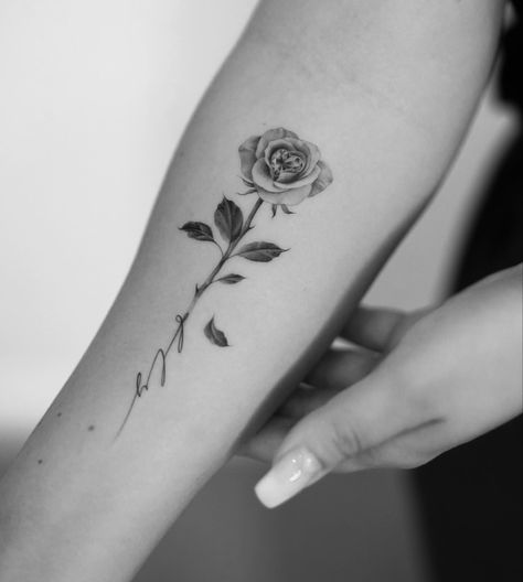 A N I K A ◡̈ on Instagram: rose + diamond #Tattoo #finelinetattoo #singleneedle #tattooberlin #berlin #kwadron #cheyennetattooequipment #inkster #tattooinspo #tattooinspiration #smalltattoos #smalltattooideas #femininetattoos #tattoosforwomen #rosetattoo #rose #flowertattoo #letteringtattoo Tattoo Rose With Name, Dainty Tattoo, Diamond Tattoo, K Tattoo, Fineline Tattoo, Tattoo Rose, Rose Diamond, Tattoo Equipment, Dainty Tattoos