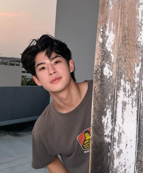 Mark Pakin, Gmmtv Actors Boy, Weak In The Knees, Boyfriend Photos, Gmmtv Actors, Aesthetic Instagram Theme, Asian Actors, Aesthetic Vintage, Lookbook Outfits