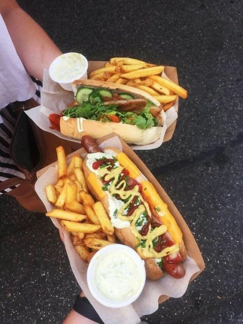 Street Food Hot Dogs, Hot Dog Burger, Street Hot Dog, Hot Dog Truck Ideas, Hot Dog Ideias, Hot Dogs Negocio Ideas, Hot Dog Aesthetic, Hot Dog Business, Street Hot Dogs