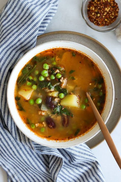 Ground Turkey Vegetable Soup Ground Turkey Vegetable Soup, Skinnytaste Soup, Turkey Vegetable Soup, Healthy Hamburger, Nutritional Snacks, Feta Pasta, Dessert Salads, Vegetarian Soup, Lunch Meal Prep