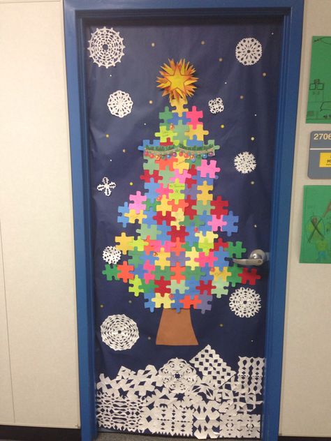 Special Needs Door Decorations, Science Decoration Ideas, Christmas Classroom Door Decorations, Winter Door Decorations Classroom, Winter Classroom Door, Thanksgiving Door Decorations, Classroom Door Decorations, Winter Bulletin Board, Door Decorations Classroom Christmas