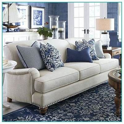 Elegant Cream Sofa with Navy Blue Cushions Living Room Classic, Modern Living Room Interior, Contemporary Living Room Furniture, Room Furniture Design, Traditional Sofa, Furniture Design Living Room, Elegant Living Room, Elegant Living, Living Room Pictures