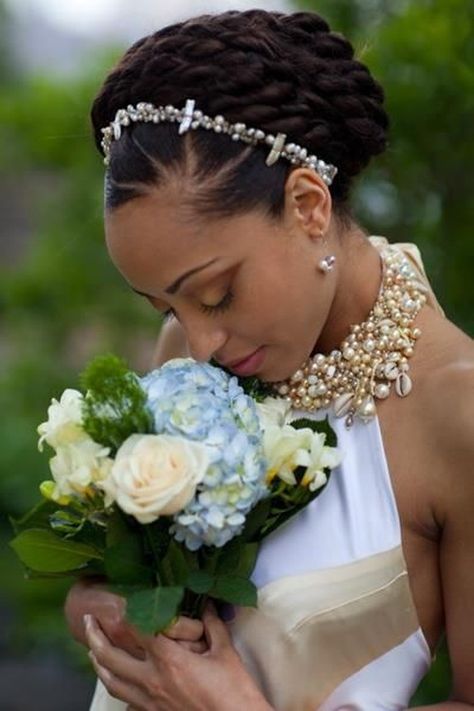 wedding updo for african american women African American Bride Hairstyles, African Wedding Hairstyles, Natural Hair Wedding, Cabello Afro Natural, Black Wedding Hairstyles, Natural Wedding Hairstyles, African American Weddings, American Hairstyles, Afrikaanse Mode