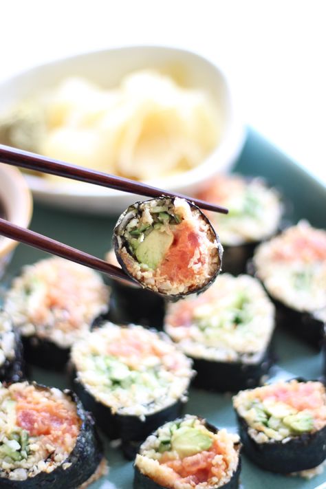 cauli rolls replace mayo w something Paleo Sushi, Low Carb Sushi, Sushi Roll Recipes, Spicy Tuna Roll, Daily Meal Plan, Spicy Tuna, Easy Paleo, Sushi Recipes, Cauliflower Recipes