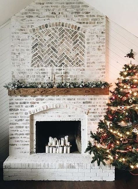 Christmas Décor Ideas For Your Face Brick Fireplace German Smear Brick, Fireplace Makeovers, German Smear, Fireplace Redo, Brick Fireplace Makeover, Farmhouse Fireplace, Corner Fireplace, Fireplace Remodel, Glass Tumblers