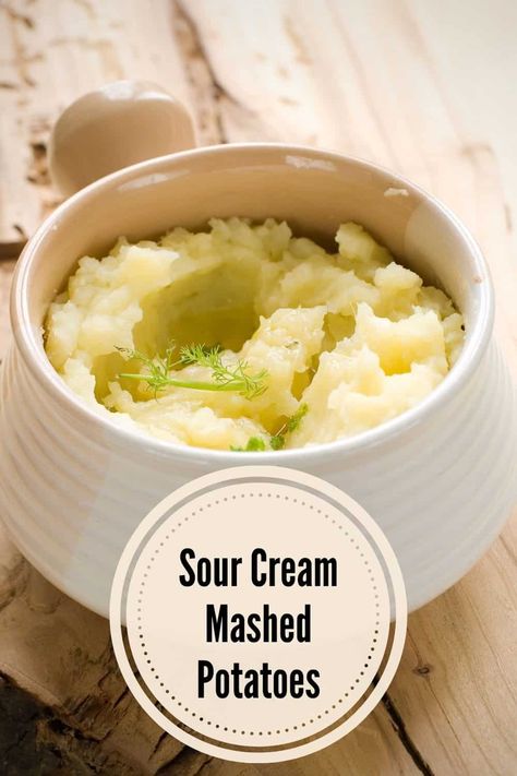 Wanting to add another prized entry in your recipe box? This sour cream mashed potatoes version CookingChew is about to share is one that needs guarding. So hop on before someone beats you to the punch! Cream Mashed Potatoes, Sour Cream Mashed Potatoes, Mashed Potatoes Recipe Easy, Classic Mashed Potatoes, Easy Mashed Potatoes, Homemade Mashed Potatoes, Mashed Potatoes Recipe, Easy Potato Recipes, Sour Cream Recipes