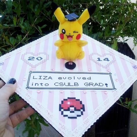 Graduation Cap Designs College, Funny Graduation Caps, Creative Graduation Caps, College Grad Cap Ideas, Abi Motto, Graduation Cap Decoration Diy, Cap Graduation, College Graduation Cap Decoration, Grad Hat