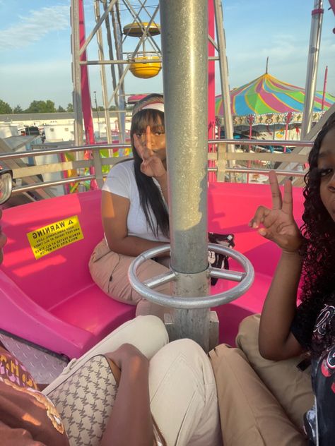 #fair #friends #outside #blackgirls Fair Pics With Friends, Fair Fits, Fair Outfit Ideas Carnival, Fair Pictures, Summer Fair, Fair Outfits, Best Friend Outfits, Summer Memories, Event Outfit