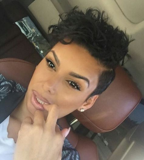 Laura Govan Laura Govan Short Hair, Short Chic Hair, Laura Govan, 2015 Hair, Cute Short Hair, Fantasy Basketball, Fresh Cuts, Celebrity Style Icons, Chic Hair