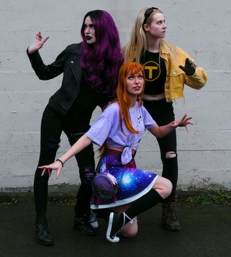 Teen Titans, Starfire, Blackfire, and Terra! #teentitans #teentitansgo #cosplayers #cosplay Terra Teentitans, Teen Titans Halloween Costume, Teen Titans Costume, Teen Titans Outfits, Titans Starfire, Teen Titans Cosplay, Teen Titans Starfire, Teen Titans Go, Cosplay Ideas