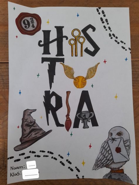 Portada de historia inspirada en harry potter School Book Covers, Images Harry Potter, Harry Potter Gif, Harry Potter Tumblr, Harry Potter Fanfiction, Bullet Journal School, Bullet Journal Lettering Ideas, Lettering Tutorial, School Photos