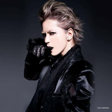 Hyde Larc En Ciel, Goth Guys, Vampire Boy, Boy Idols, Goth Aesthetic, In The Flesh, Visual Kei, Pretty Men, Favorite Person