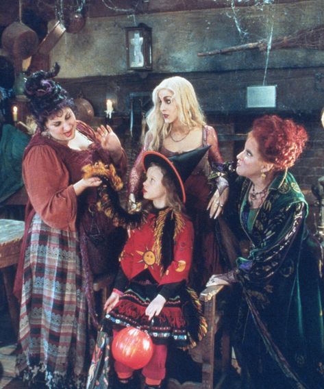 Halloween Widget, Hocus Pocus Movie, Helloween Wallpaper, Widget Board, Halloween Film, Spooky Movies, Disney Vintage, Wallpaper Halloween, Halloween Inspo