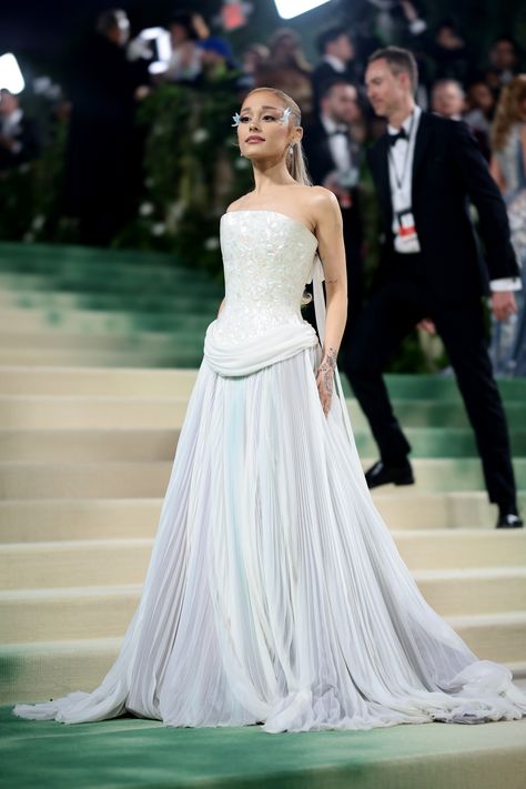 Met Gala 2024 Live Updates from the Red Carpet: Coverage, News & Highlights | Vogue Premier Outfits Red Carpets, Actor Red Carpet, Iconic Dresses Movies, My Idol Dress To Impress, Zendaya Met Gala, Iconic Red Carpet Looks, Celeb Outfits, Pookie Nation, Celebrity Event