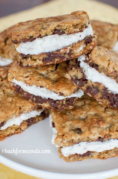 Soft and Chewy Oatmeal Cream Pie Bars Oatmeal Cream Pie, Cookie Bars Easy, Recipe Cookies, Oatmeal Cream Pies, Homemade Oatmeal, Oatmeal Cream, Homemade Candy, Food Rules, Pie Bars