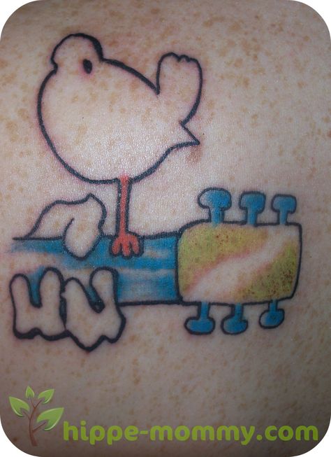 Woodstock 1969 dove and guitar tattoo 1969 Tattoo, Vintage Tattoo Art, Music Institute, Woodstock 1969, Online Guitar Lessons, Guitar Tattoo, Happy Hippie, Tattoo Arm, Classy Tattoos