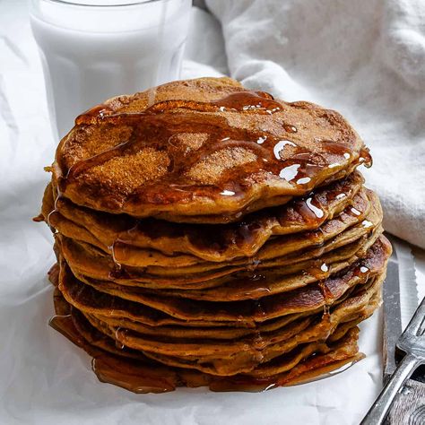 Vegan Pumpkin Pancakes, Pumpkin Pancakes Easy, Pumpkin Protein Pancakes, Pumpkin Spice Pancakes, Pumpkin Pancake Recipe, Fall Vegan Recipes, Homemade Pumpkin Spice, Pumpkin Waffles, Pumpkin Banana