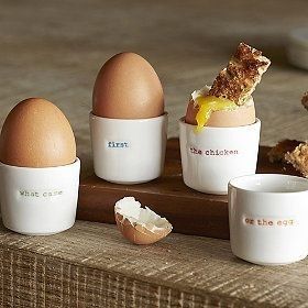 Egg Cups Holders, Ceramic Egg Cups, Chicken Shop, Chicken House, Cups Set, Pottery Classes, Super White, Egg Holder, Ceramics Ideas Pottery