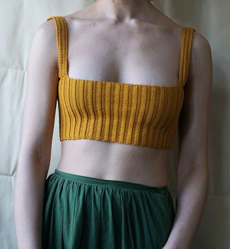 Square Neck Crochet Top Pattern, Crochet Square Neck Top, Crop Top Crochet Pattern, Downtown Summer, Crocheted Clothes, Crochet Wear, Simple Crop Top, Crop Top Crochet, Top Crochet Pattern