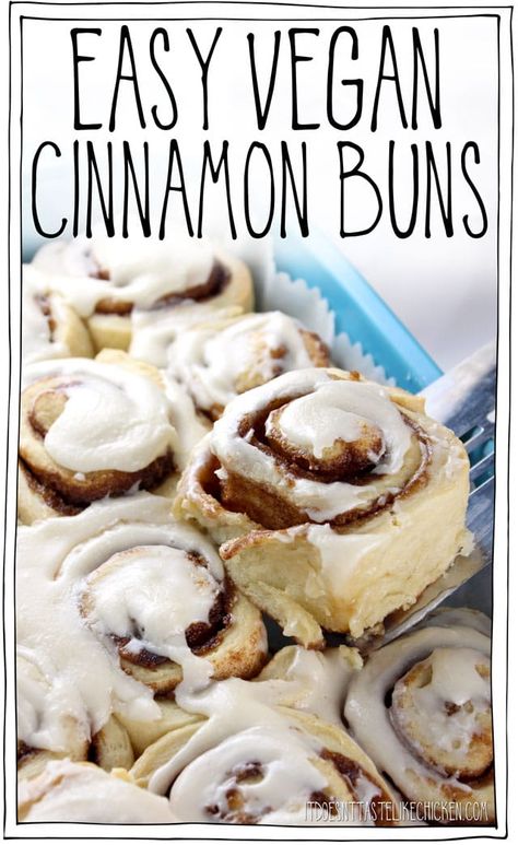 Easy Vegan Cinnamon Buns! No yeast. No rising. Only 10 ingredients. No weird ingredients. Freezable. Completely addictive!! No one will know they're vegan. #itdoesnttastelikechicken #veganrecipes #vegandesserts Cinnamon Buns No Yeast, Buns No Yeast, Vegan Cinnamon Buns, Cheesecake Vegan, Vegan Cinnamon Rolls, Tofu Scramble, Desserts Vegan, Diet Vegetarian, Vegan Dessert Recipes