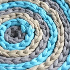 Crochet Tips And Tricks, Crochet Rag Rug, Doily Rug, Crochet Rugs, 4mm Crochet Hook, Crochet Rug Patterns, Rug Wall Hanging, Crochet Tips, Crochet Tutorials