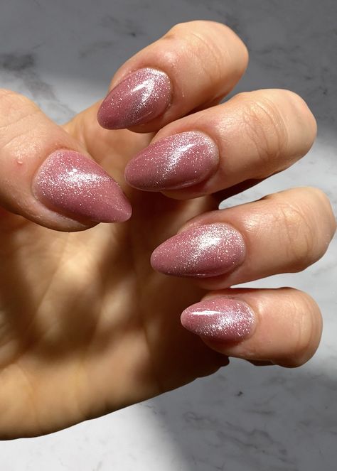 Magnet Nails Pink, Magnetic Pink Nails, Pink Tiger Eye Nails, Velvet Gel Nails, Cateyes Nails Pink, Velvet Nails Pink, Mauve Cat Eye Nails, Cateye Nailart Ombre, Pastel Cat Eye Nails