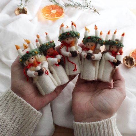 Tessavantiggelen (@tessavantiggelen) • Instagram-Fotos und -Videos Santa Lucia Day, St Lucia Day, Birthday Ring, Waldorf Dolls, December 12, Soft Dolls, St Lucia, Peg Dolls, Ornaments Diy