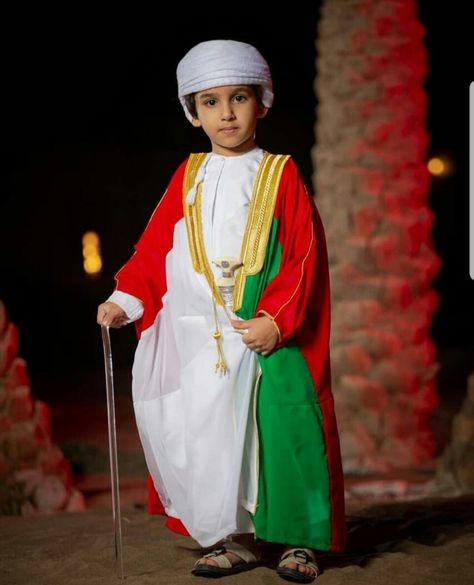 Omani Clothes, Middle East Clothing, Oman National Day, Sultan Qaboos, Sultanate Of Oman, Muslim Kids, Iphone Wallpaper Hd Nature, We Are The World, World Cultures