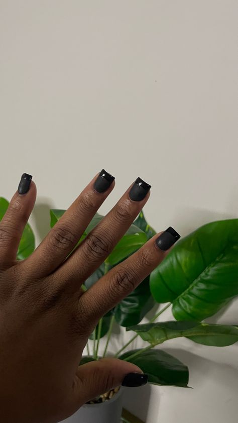 All Black French Tip Nails Matte, Matte Black French Tip Nails Short, Black French Tip Nails Matte And Glossy, Short Matte Black Nails With Glossy Tips, Short Square Black French Tip Nails, Matt French Tip Nails, Matte Black Short Nails, Short Matte Black Nails, Black Short French Tip Nails