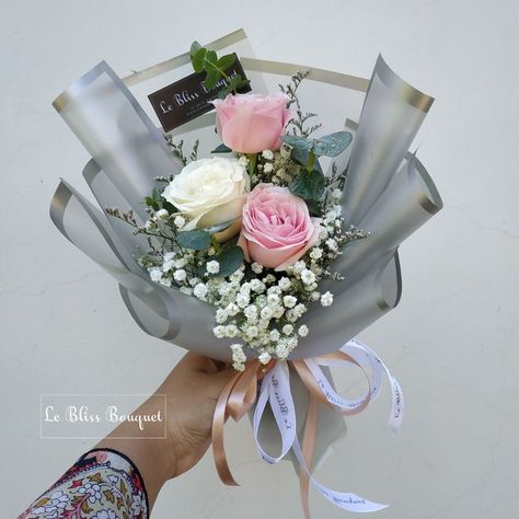 White and Pink Rose Flower Bouquet mixed flower impor in size small bouquet, korean style flower bouquet. Luxury flower gift for someone you love Click the link for more, by Le Bliss Bouquet #luxurygift #leblissbouquet #luxuryflower #flower #flowerbouquet #freshflower #koreanbouquet #smallbouquet #softpinkroses Bouquet Luxury, Flowers Paper Craft, Ribbon Flowers Bouquet, Make Paper Flowers, White And Pink Roses, Easy Paper Flowers, Flowers Paper, How To Make Paper Flowers, Pink Rose Flower