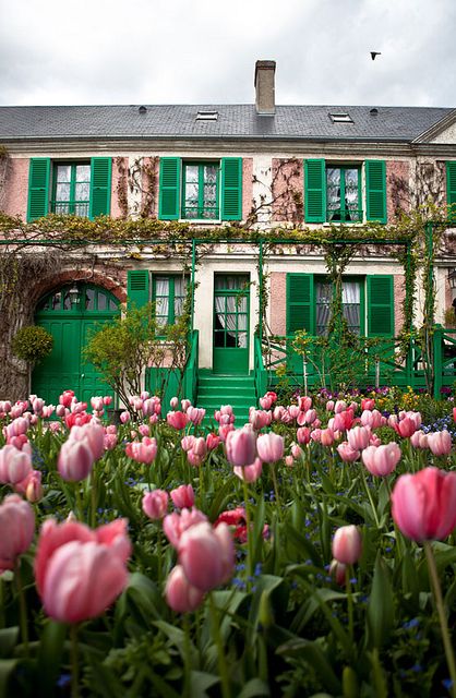 Monet's house and gardens in Giverny, France www.facebook.com/loveswish Claude Monet Giverny, Claude Monet House, Giverny Monet, Giverny France, Paris Jackson, French Garden, Paris Saint-germain, Paris Hilton, Pretty Places