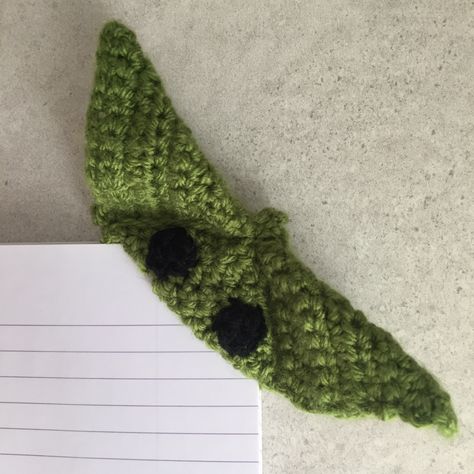 Crochet Yoda Book Buddy Pattern Bookmark Pattern – Hook Stitch Sew Yoda Bookmark, Crochet Star Wars, Bookmark Making, Book Buddy, Star Wars Crochet, Bookmark Pattern, Crochet Star, Folded Paper, Crochet Stars