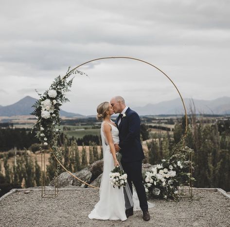 Circular Arch, Outdoor Tent Wedding, Arch Photo, Minimalist Wedding Decor, Wedding Ceremony Arch, Wedding Arch Flowers, Wedding Arbour, Arch Flowers, Wedding Set Up